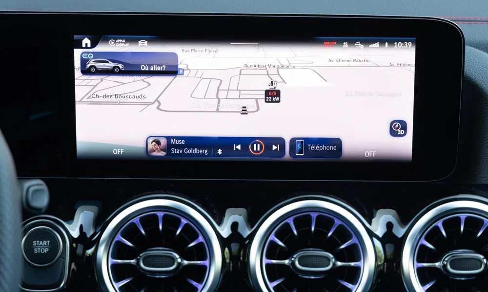 Фото Mercedes-Benz EQA (2024) — экран мультимедиа. Интерфейс медиасистемы крупным планом. Быстрота отклика интерфейса важнее диагонали — оцените её на тест-драйве Mercedes-Benz EQA (2024) — экран мультимедиа