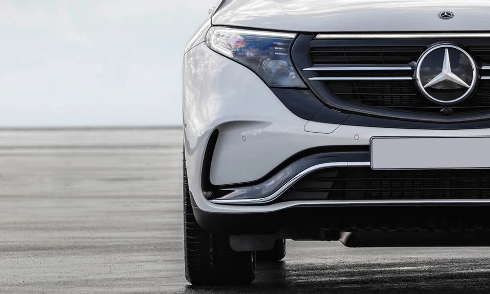 Фото Mercedes-Benz EQC (2024) — вид спереди, фото 4. Оптика, решётка и бампер — первое впечатление о модели Mercedes-Benz EQC (2024) — вид спереди, фото 4