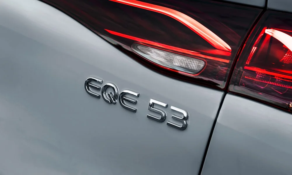 Фото Mercedes-Benz EQE SUV (2024) — интерьер, фото 7. Общий план салона: архитектура панели, консоль и кресла. Уровень отделки читается по стыкам панелей и мягким поверхностям в зонах касания Mercedes-Benz EQE SUV (2024) — интерьер, фото 7