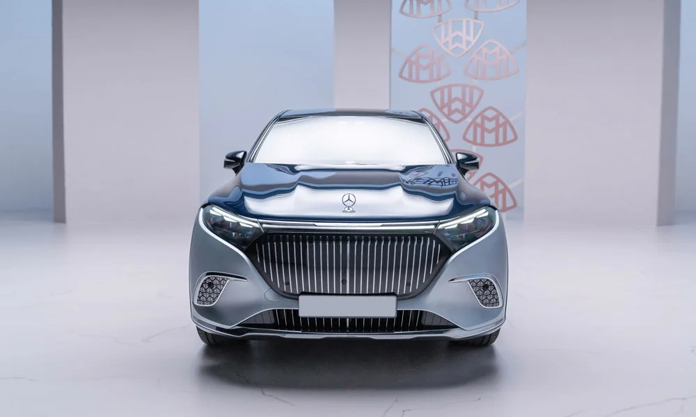 Mercedes-Benz EQS SUV Maybach (2024) — вид спереди, фото 2