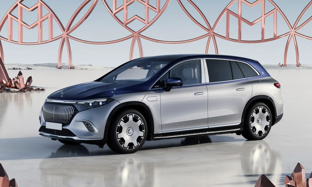 Фото Mercedes-Benz EQS SUV Maybach (2024) — вид спереди, фото 3. Анфас: пропорции капота, посадка кузова и графика ходовых огней. Дневные ходовые огни включаются автоматически с запуском Mercedes-Benz EQS SUV Maybach (2024) — вид спереди, фото 3