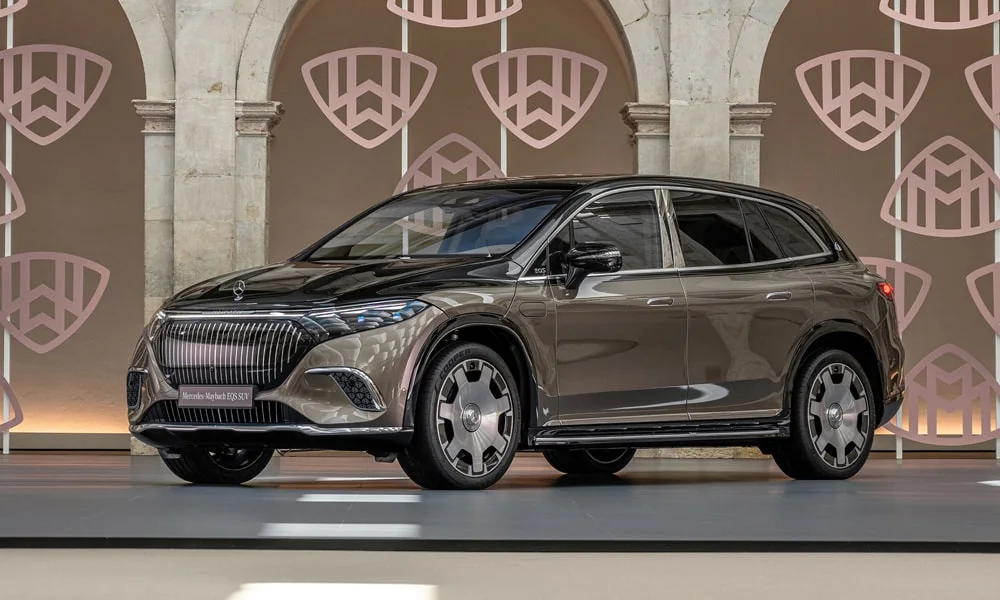 Фото Mercedes-Benz EQS SUV Maybach (2024) — вид спереди, фото 6. Оптика, решётка и бампер — первое впечатление о модели Mercedes-Benz EQS SUV Maybach (2024) — вид спереди, фото 6