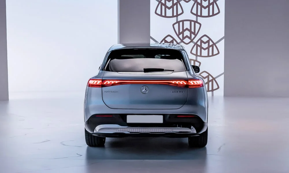 Mercedes-Benz EQS SUV Maybach (2024) — вид сзади, фото 2
