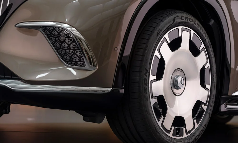Фото Mercedes-Benz EQS SUV Maybach (2024) — колесо и диск, фото 2. Аэродинамический дизайн колеса снижает расход на трассе. При подборе зимнего комплекта сохраняйте наружный диаметр колеса Mercedes-Benz EQS SUV Maybach (2024) — колесо и диск, фото 2