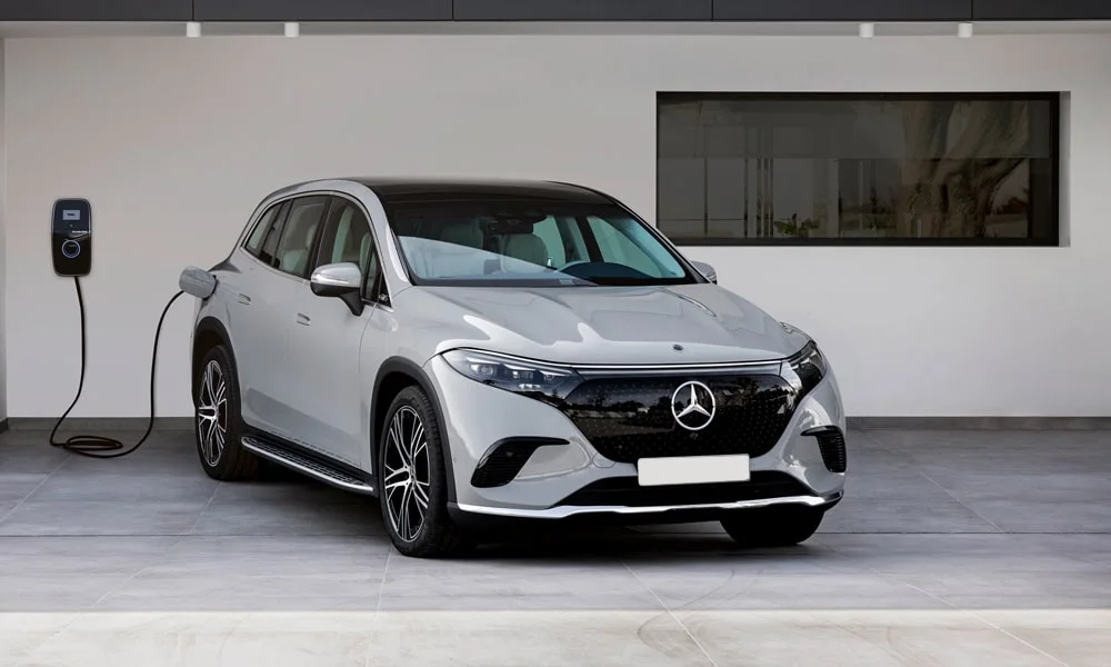 Фото Mercedes-Benz EQS SUV (2024) — вид спереди, фото 6. Оптика, решётка и бампер — первое впечатление о модели Mercedes-Benz EQS SUV (2024) — вид спереди, фото 6