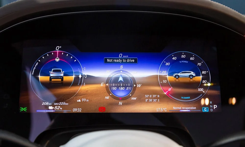 Фото Mercedes-Benz EQS SUV (2024) — приборная панель. Экран приборов за рулём — вся ходовая информация перед глазами. Запас хода и расход выводятся крупно — главные цифры ежедневных поездок Mercedes-Benz EQS SUV (2024) — приборная панель