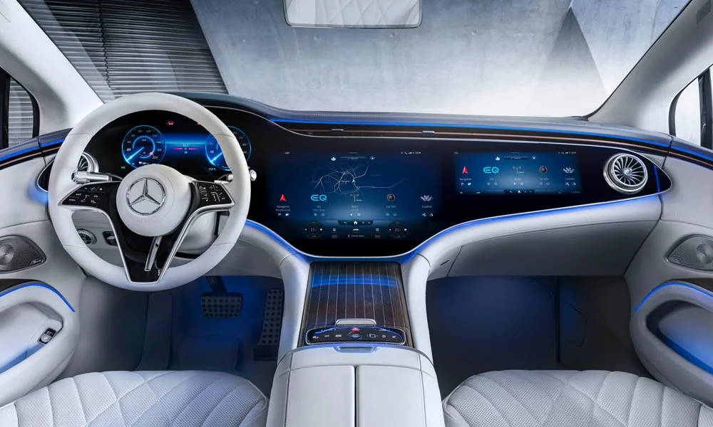 Фото Mercedes-Benz EQS (2024) — передняя панель. Компоновка экранов, дефлекторов и консоли Mercedes-Benz EQS (2024) — передняя панель