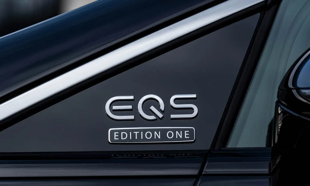 Фото Mercedes-Benz EQS (2024) — экстерьер. Внешняя деталь кузова вблизи. Мелкие элементы экстерьера дополняют общий стиль модели Mercedes-Benz EQS (2024) — экстерьер
