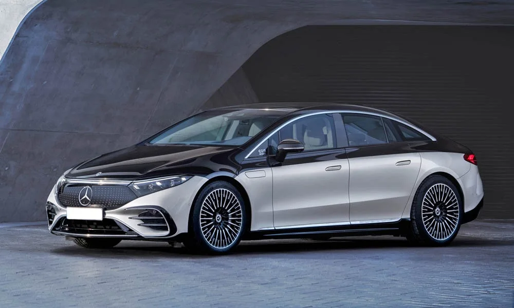 Фото Mercedes-Benz EQS (2024) — вид спереди. Оптика, решётка и бампер — первое впечатление о модели Mercedes-Benz EQS (2024) — вид спереди