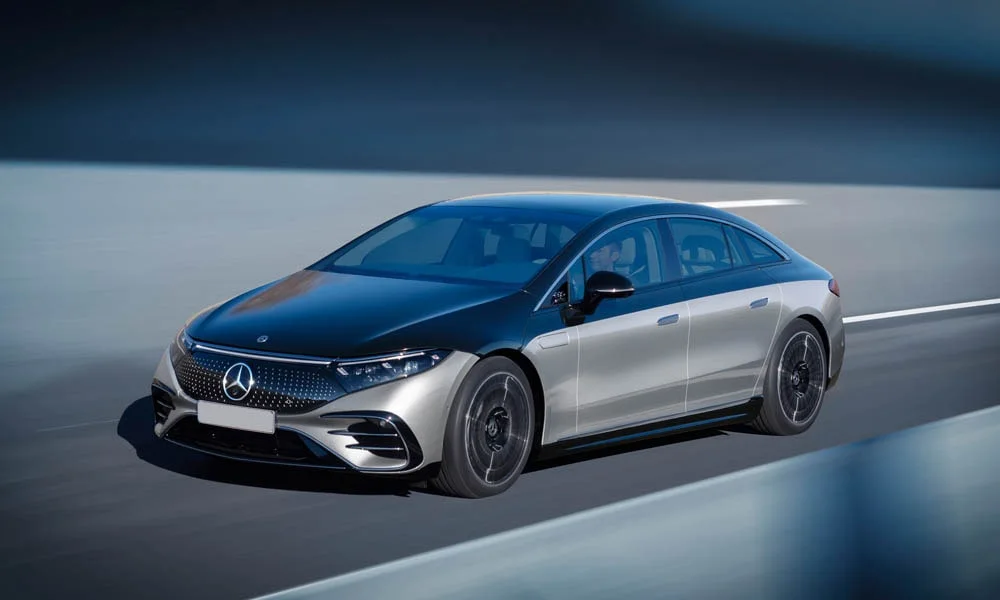 Фото Mercedes-Benz EQS (2024) — вид спереди, фото 8. Оптика, решётка и бампер — первое впечатление о модели Mercedes-Benz EQS (2024) — вид спереди, фото 8
