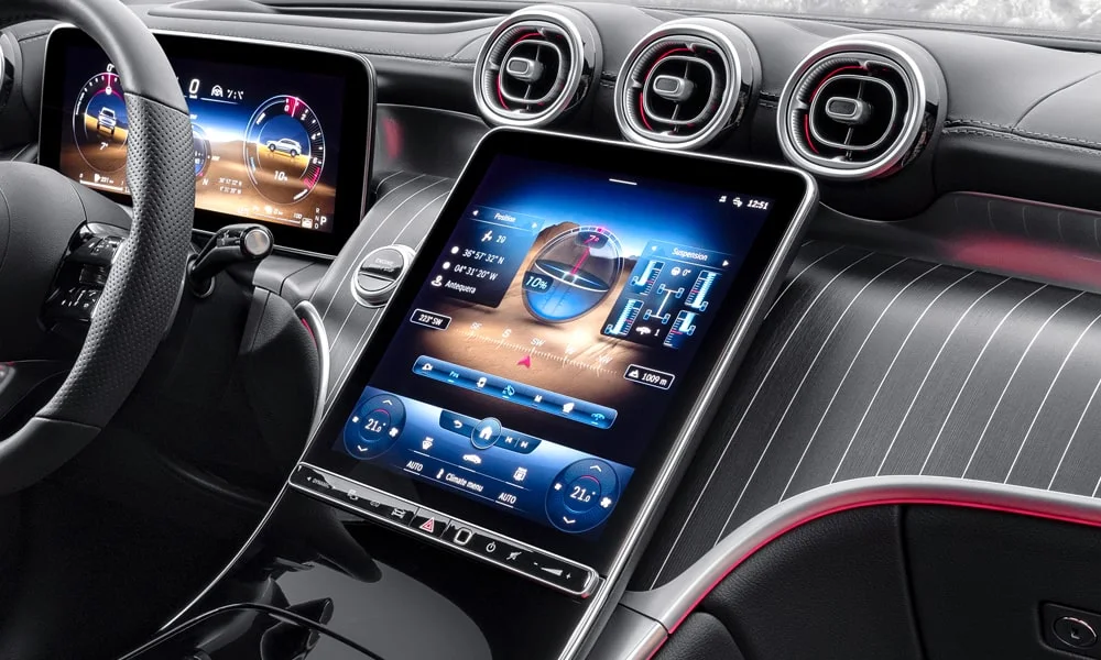 Фото Mercedes-Benz GLC (2024) — экран мультимедиа. Вертикальный экран мультимедиа — карты и списки помещаются целиком Mercedes-Benz GLC (2024) — экран мультимедиа