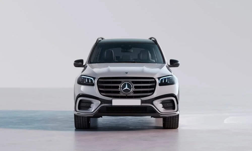 Фото Mercedes-Benz GLS (2024) — вид спереди, фото 2. Оптика, решётка и бампер — первое впечатление о модели. Дневные ходовые огни включаются автоматически с запуском Mercedes-Benz GLS (2024) — вид спереди, фото 2