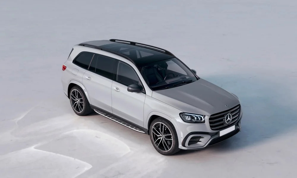 Фото Mercedes-Benz GLS (2024) — вид спереди, фото 3. Анфас: пропорции капота, посадка кузова и графика ходовых огней. Дневные ходовые огни включаются автоматически с запуском Mercedes-Benz GLS (2024) — вид спереди, фото 3