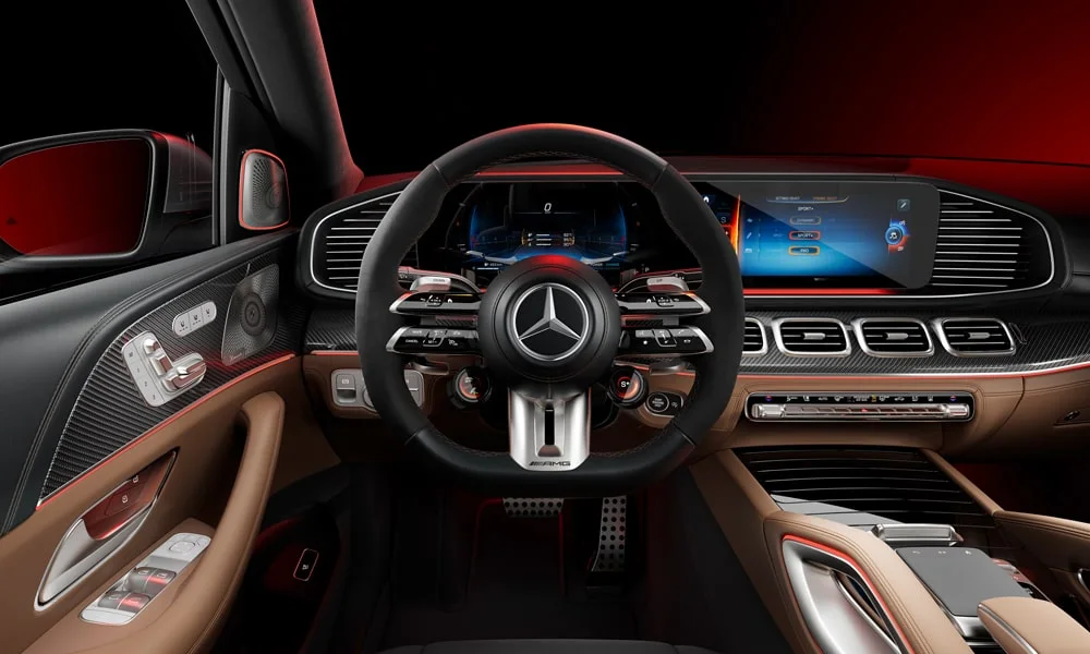 Фото Mercedes-Benz GLS (2024) — приборная панель. Экран приборов за рулём — вся ходовая информация перед глазами Mercedes-Benz GLS (2024) — приборная панель