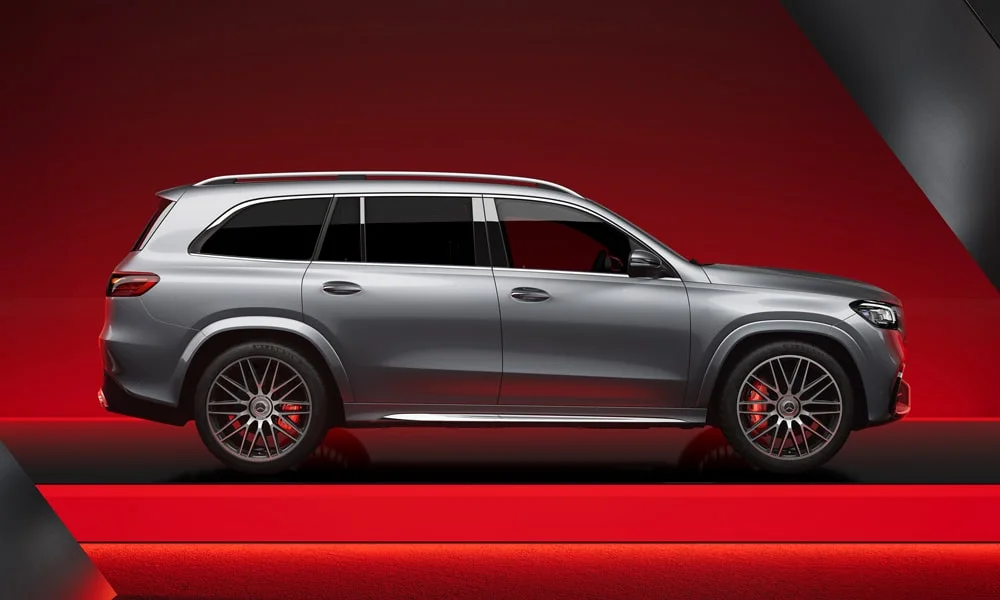 Фото Mercedes-Benz GLS (2024) — вид сбоку, фото 2. Профиль кузова: колёсная база, свесы и линия остекления Mercedes-Benz GLS (2024) — вид сбоку, фото 2