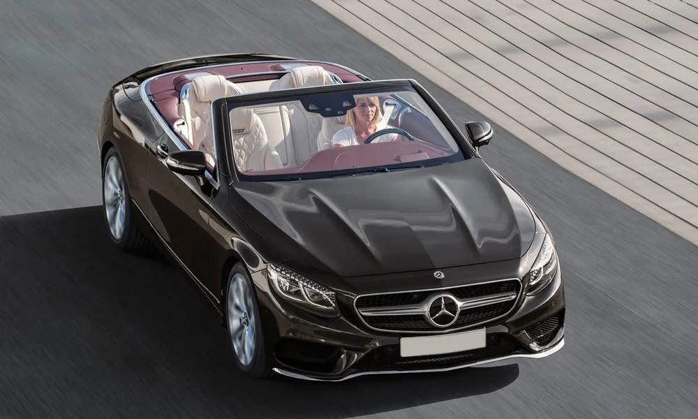 Фото Mercedes-Benz S-Class — вид спереди, фото 15. Анфас: пропорции капота, посадка кузова и графика ходовых огней Mercedes-Benz S-Class — вид спереди, фото 15