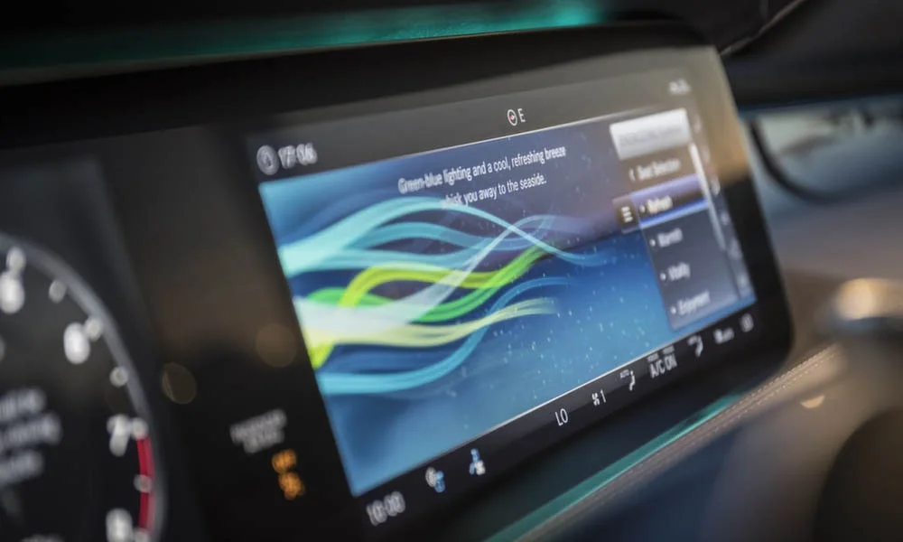Фото Mercedes-Benz S-Class — экран мультимедиа, фото 3. Интерфейс медиасистемы крупным планом Mercedes-Benz S-Class — экран мультимедиа, фото 3