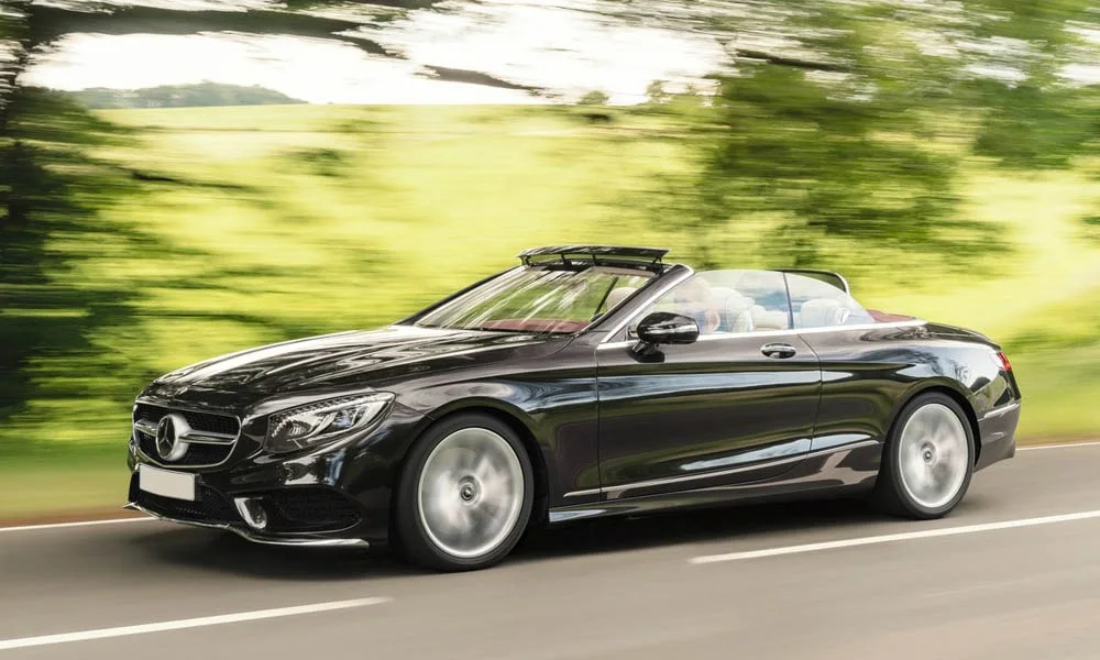 Фото Mercedes-Benz S-Class — вид сбоку, фото 8. Профиль кузова: колёсная база, свесы и линия остекления. Длинная база — простор второго ряда; короткие свесы упрощают парковку Mercedes-Benz S-Class — вид сбоку, фото 8