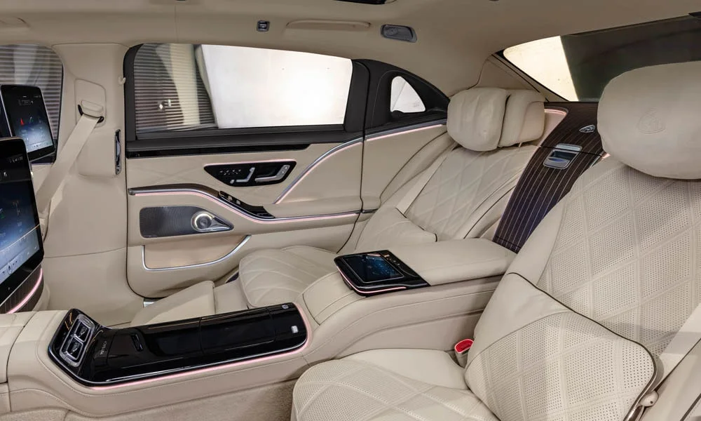 Фото Mercedes-Benz S-Class Maybach — интерьер. Общий план салона: архитектура панели, консоль и кресла Mercedes-Benz S-Class Maybach — интерьер