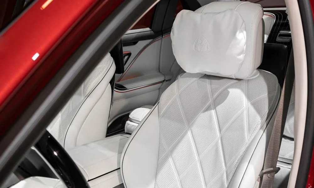 Фото Mercedes-Benz S-Class Maybach — интерьер, фото 5. Общий план салона: архитектура панели, консоль и кресла Mercedes-Benz S-Class Maybach — интерьер, фото 5