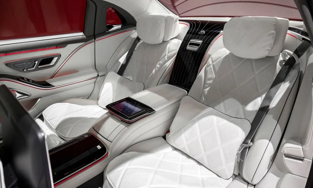 Фото Mercedes-Benz S-Class Maybach — интерьер, фото 6. Общий план салона: архитектура панели, консоль и кресла Mercedes-Benz S-Class Maybach — интерьер, фото 6