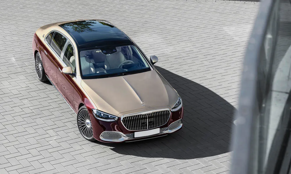 Фото Mercedes-Benz S-Class Maybach — крыша, фото 3. Крыша сверху: остекление, рейлинги и антенна-плавник Mercedes-Benz S-Class Maybach — крыша, фото 3