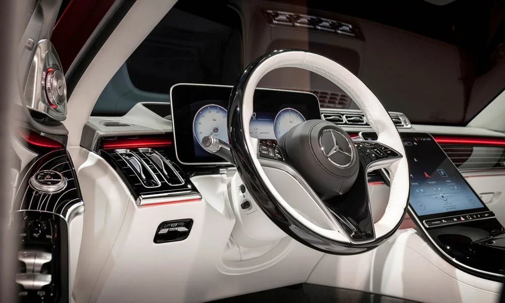 Фото Mercedes-Benz S-Class Maybach — руль. Обшивка обода и компоновка спиц крупным планом Mercedes-Benz S-Class Maybach — руль
