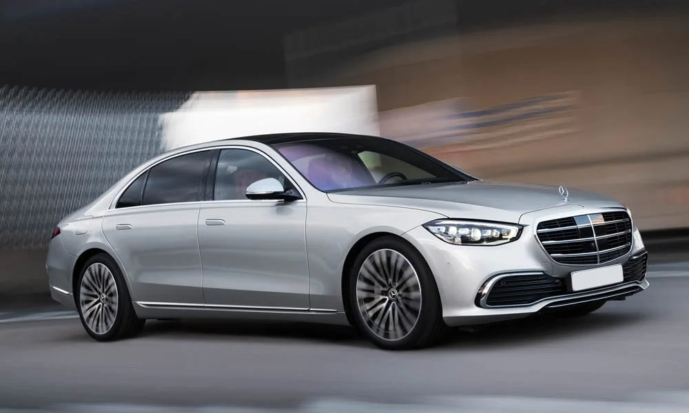 Фото Mercedes-Benz S-Class — вид спереди, фото 8. Оптика, решётка и бампер — первое впечатление о модели Mercedes-Benz S-Class — вид спереди, фото 8