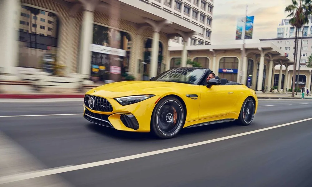 Фото Mercedes-Benz SL — вид спереди. Оптика, решётка и бампер — первое впечатление о модели. Дневные ходовые огни включаются автоматически с запуском Mercedes-Benz SL — вид спереди