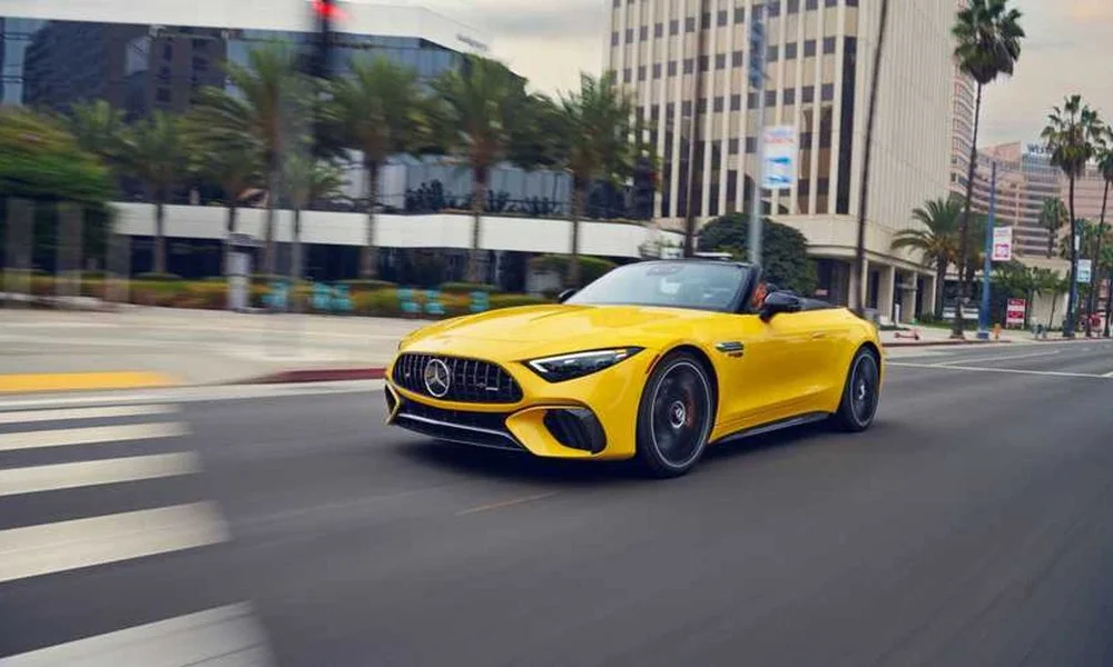 Фото Mercedes-Benz SL — вид спереди, фото 4. Анфас: пропорции капота, посадка кузова и графика ходовых огней Mercedes-Benz SL — вид спереди, фото 4