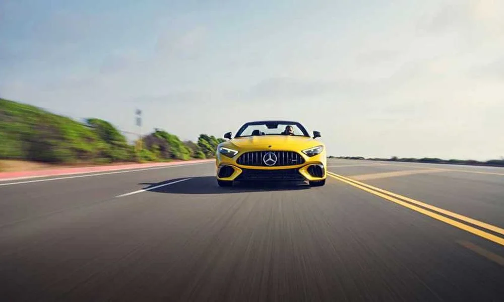 Фото Mercedes-Benz SL — вид спереди, фото 10. Оптика, решётка и бампер — первое впечатление о модели. Дневные ходовые огни включаются автоматически с запуском Mercedes-Benz SL — вид спереди, фото 10