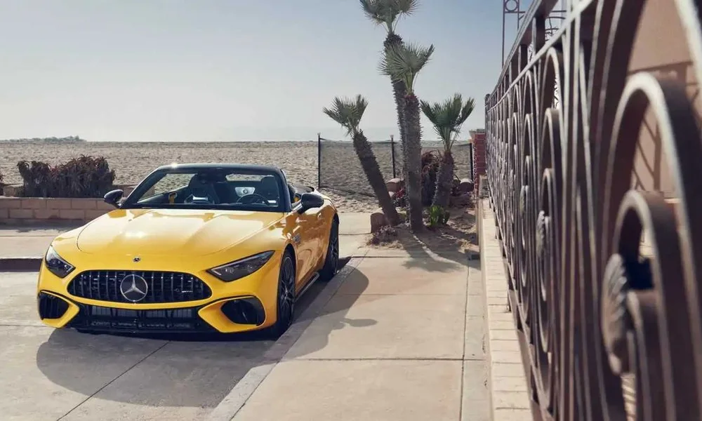 Фото Mercedes-Benz SL — вид спереди, фото 15. Оптика, решётка и бампер — первое впечатление о модели. Дневные ходовые огни включаются автоматически с запуском Mercedes-Benz SL — вид спереди, фото 15