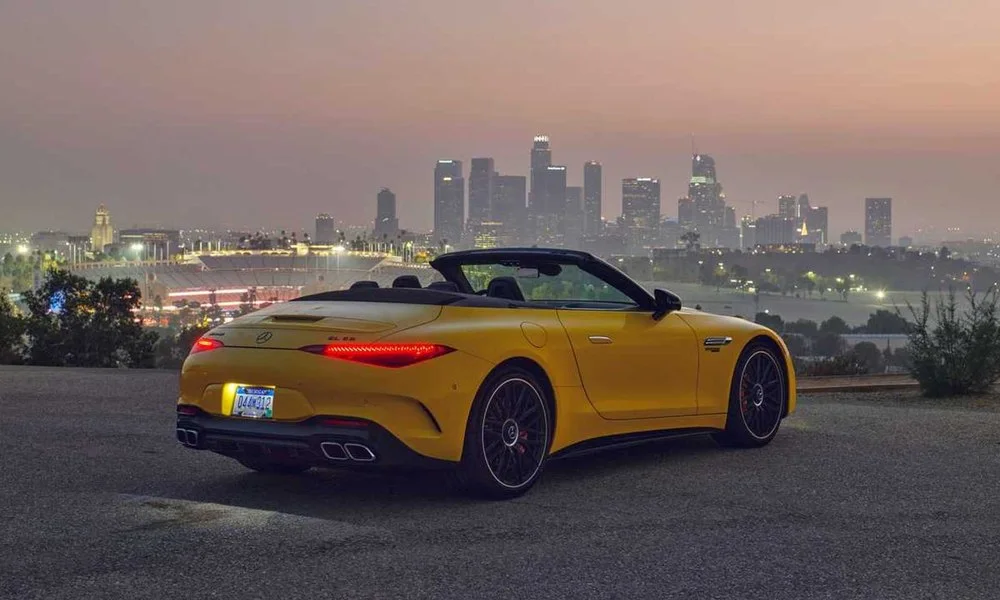 Фото Mercedes-Benz SL — вид сзади, фото 5. Графика фонарей, бампер и оформление пятой двери Mercedes-Benz SL — вид сзади, фото 5