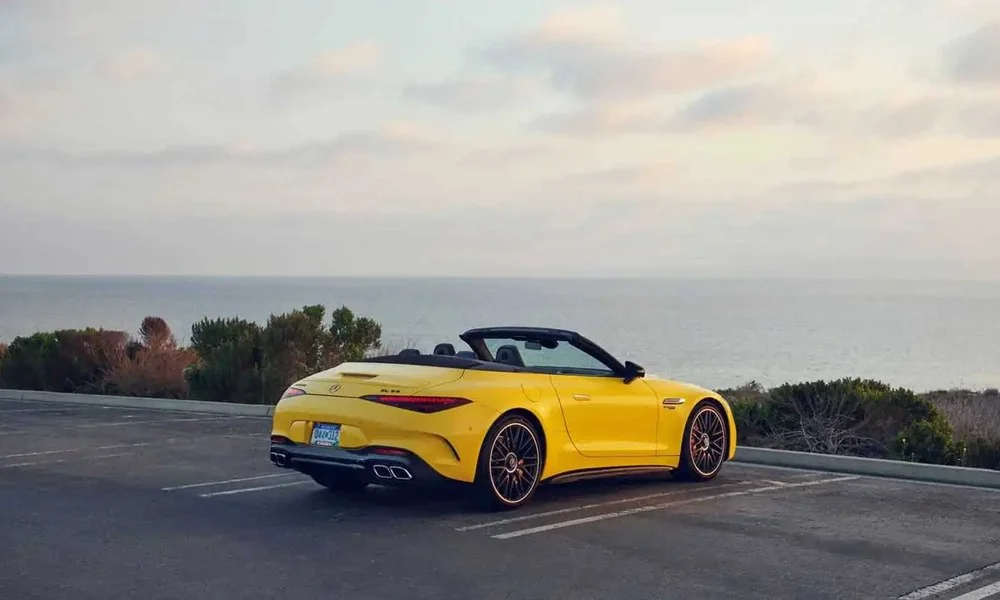 Фото Mercedes-Benz SL — вид сзади, фото 6. Графика фонарей, бампер и оформление пятой двери. Насадки выхлопа или их имитация внизу бампера различают версии Mercedes-Benz SL — вид сзади, фото 6