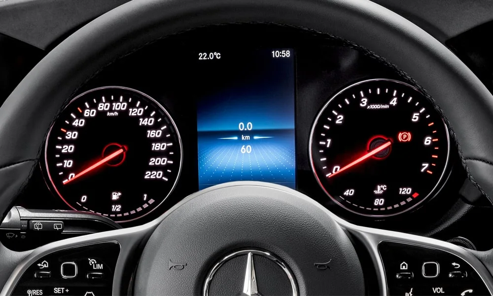 Фото Mercedes-Benz T-Class (2024) — приборная панель. Скорость, запас хода и подсказки ассистентов перед глазами Mercedes-Benz T-Class (2024) — приборная панель