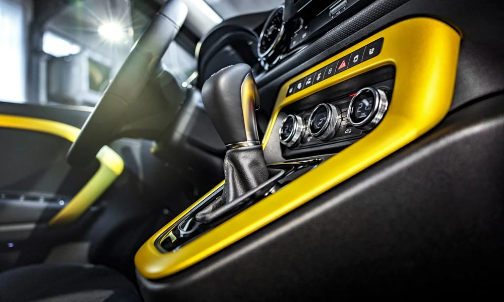 Фото Mercedes-Benz T-Class (2024) — деталь интерьера. Элемент отделки вблизи Mercedes-Benz T-Class (2024) — деталь интерьера