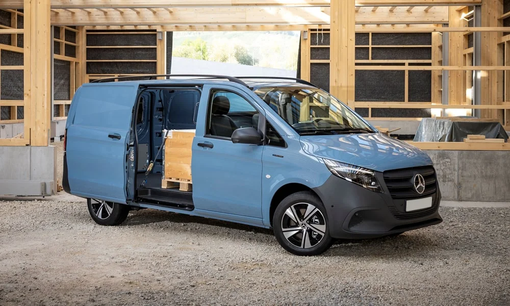 Фото Mercedes-Benz Vito (2024) — вид спереди, фото 8. Оптика, решётка и бампер — первое впечатление о модели Mercedes-Benz Vito (2024) — вид спереди, фото 8