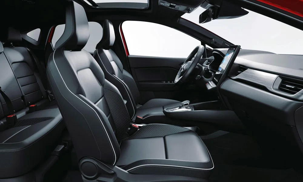 Фото Mitsubishi ASX (2024) — интерьер. Общий план салона: архитектура панели, консоль и кресла Mitsubishi ASX (2024) — интерьер