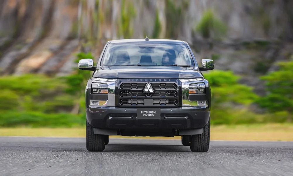 Mitsubishi L200 (2024) — вид спереди, фото 3
