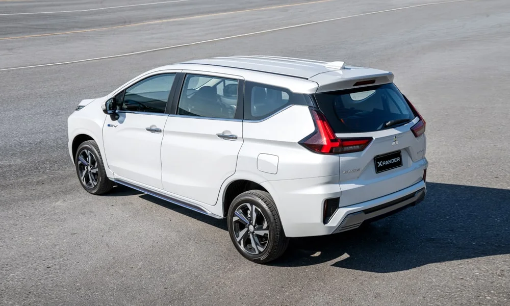 Mitsubishi Xpander (2024) — вид сзади, фото 2