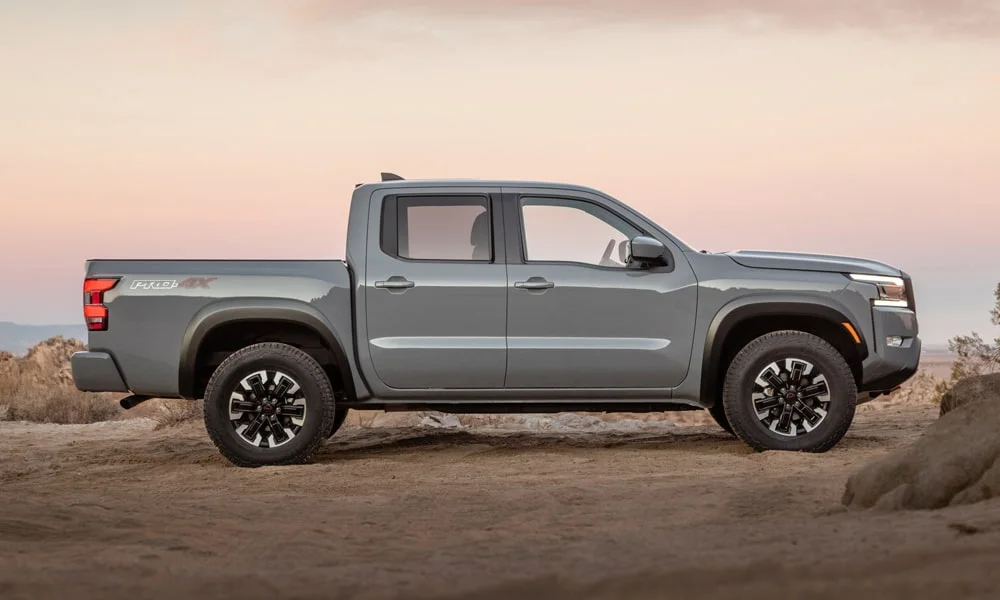 Nissan Frontier (2024) — вид сбоку