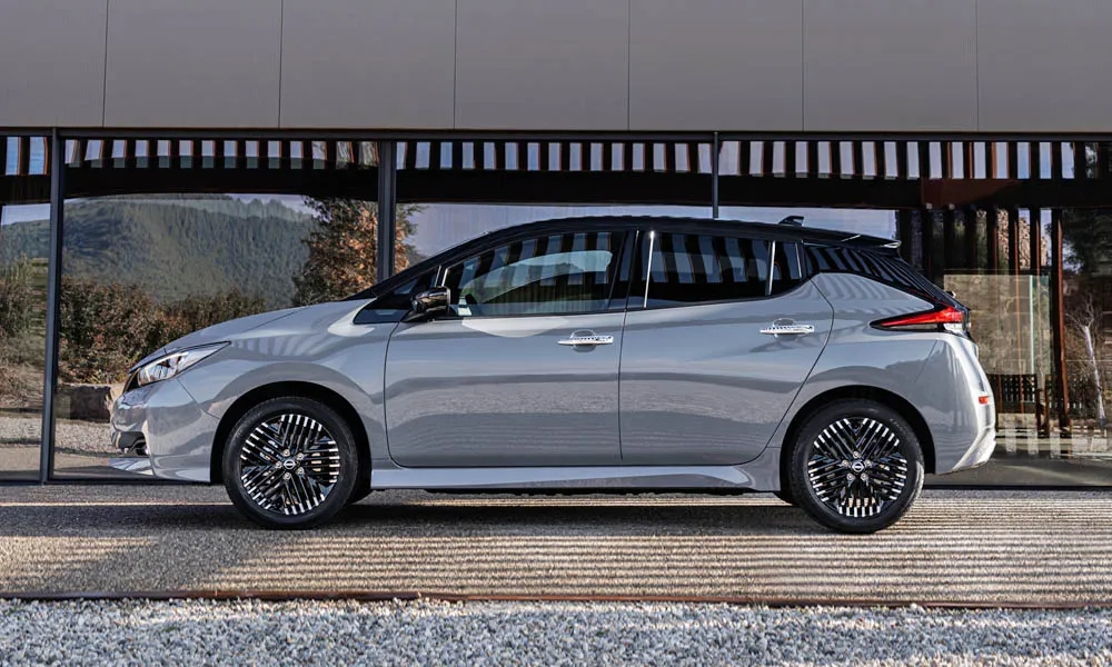 Nissan Leaf — вид сбоку