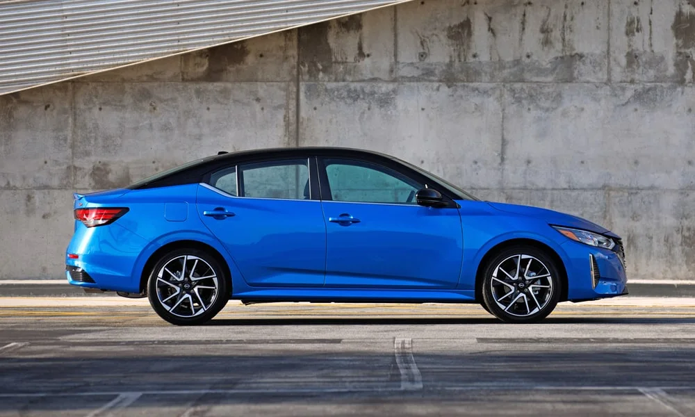 Nissan Sentra — вид сбоку, фото 2