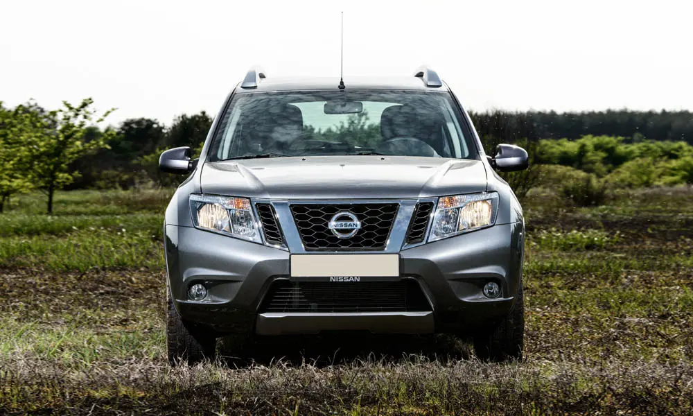 Nissan Terrano — вид спереди, фото 3