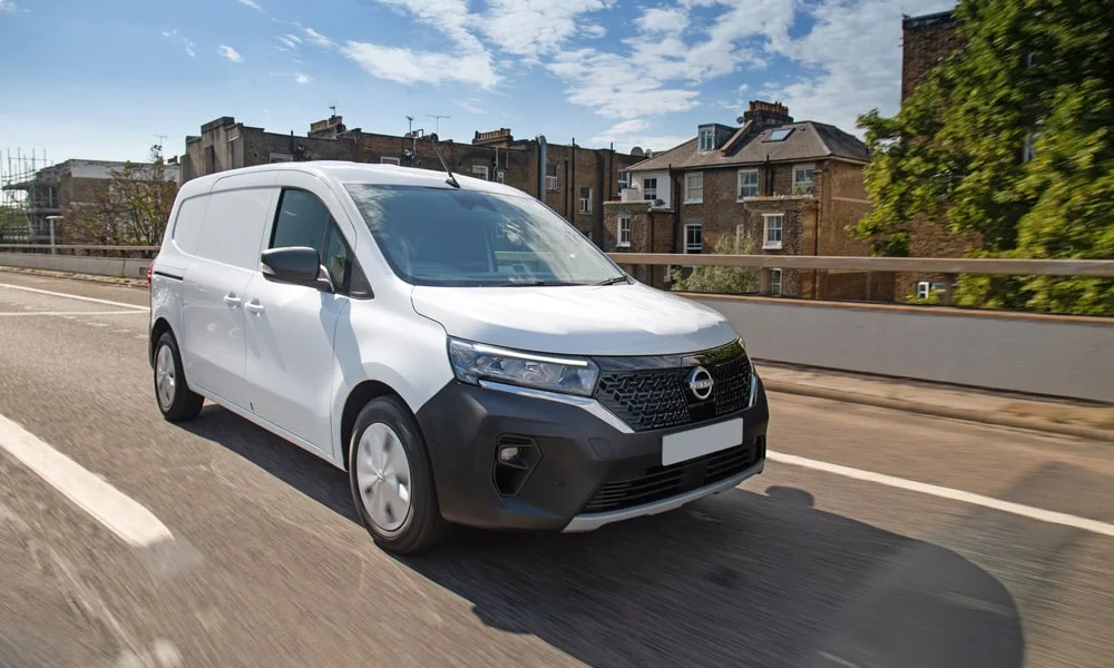 Фото Nissan Townstar — вид спереди, фото 8. Оптика, решётка и бампер — первое впечатление о модели. Дневные ходовые огни включаются автоматически с запуском Nissan Townstar — вид спереди, фото 8