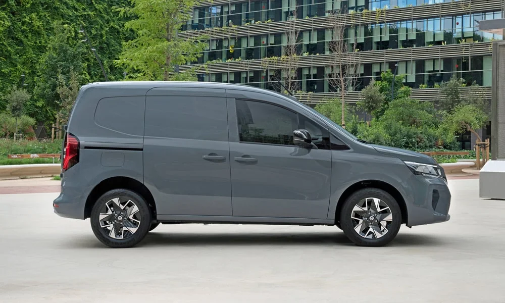 Nissan Townstar — вид сбоку