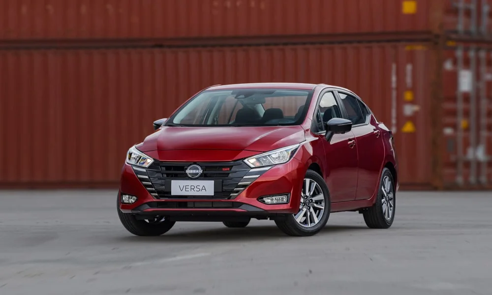 Nissan Versa (2024) — вид спереди, фото 3