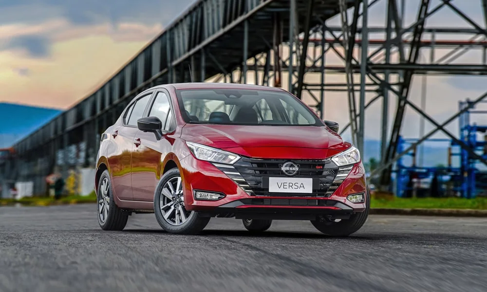 Nissan Versa (2024) — вид спереди, фото 4