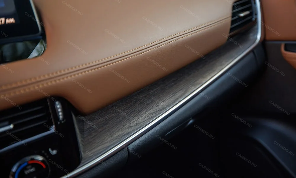 Фото Nissan X-Trail (2024) — деталь интерьера. Элемент отделки вблизи. Мелкие элементы отделки честнее всего показывают класс салона Nissan X-Trail (2024) — деталь интерьера
