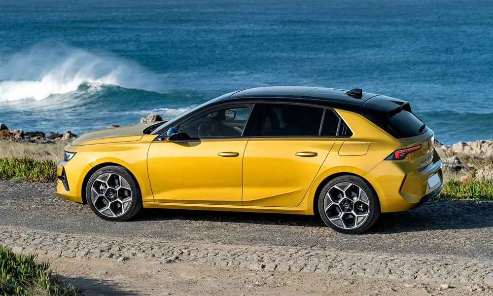Opel Astra (2024) — вид сзади, фото 3